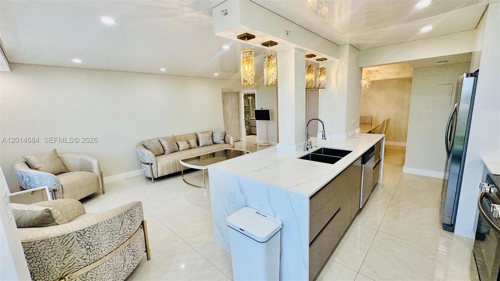 WINSTON TOWERS 600 CONDO - Residential