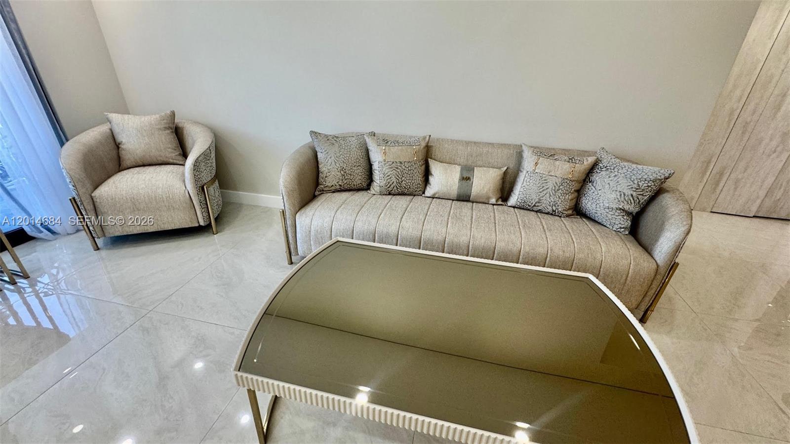 WINSTON TOWERS 600 CONDO - Residential