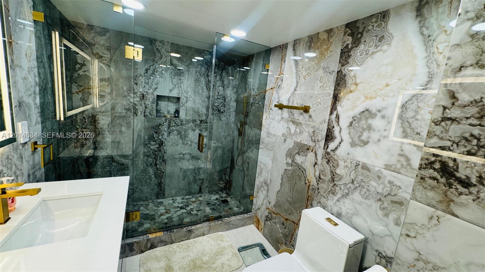 WINSTON TOWERS 600 CONDO - Residential
