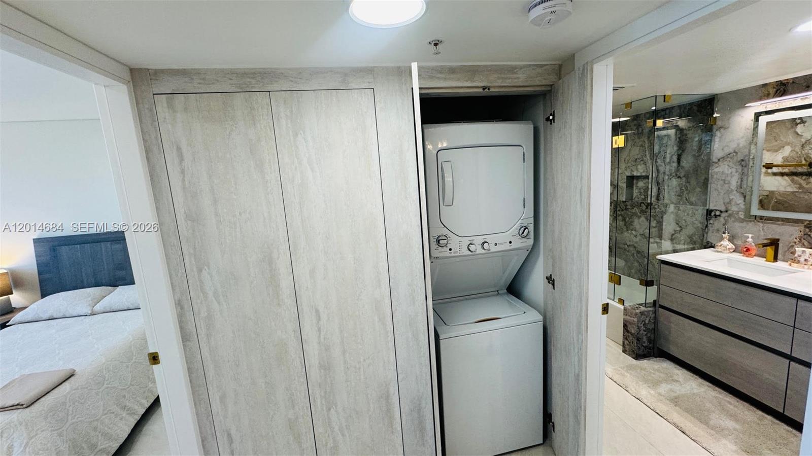 WINSTON TOWERS 600 CONDO - Residential