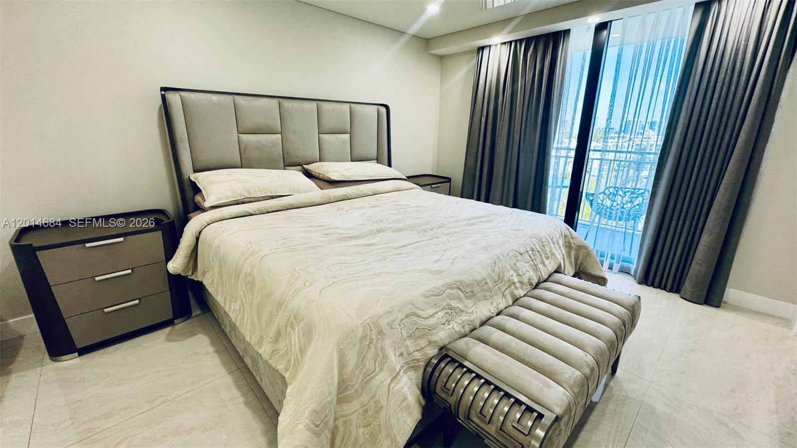 WINSTON TOWERS 600 CONDO - Residential