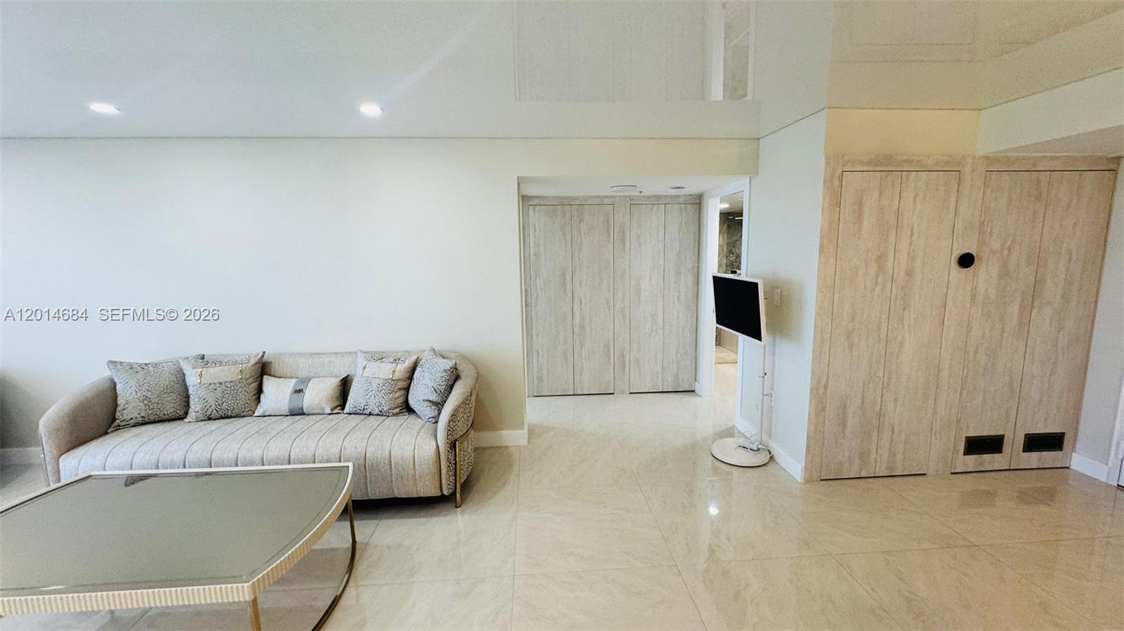 WINSTON TOWERS 600 CONDO - Residential