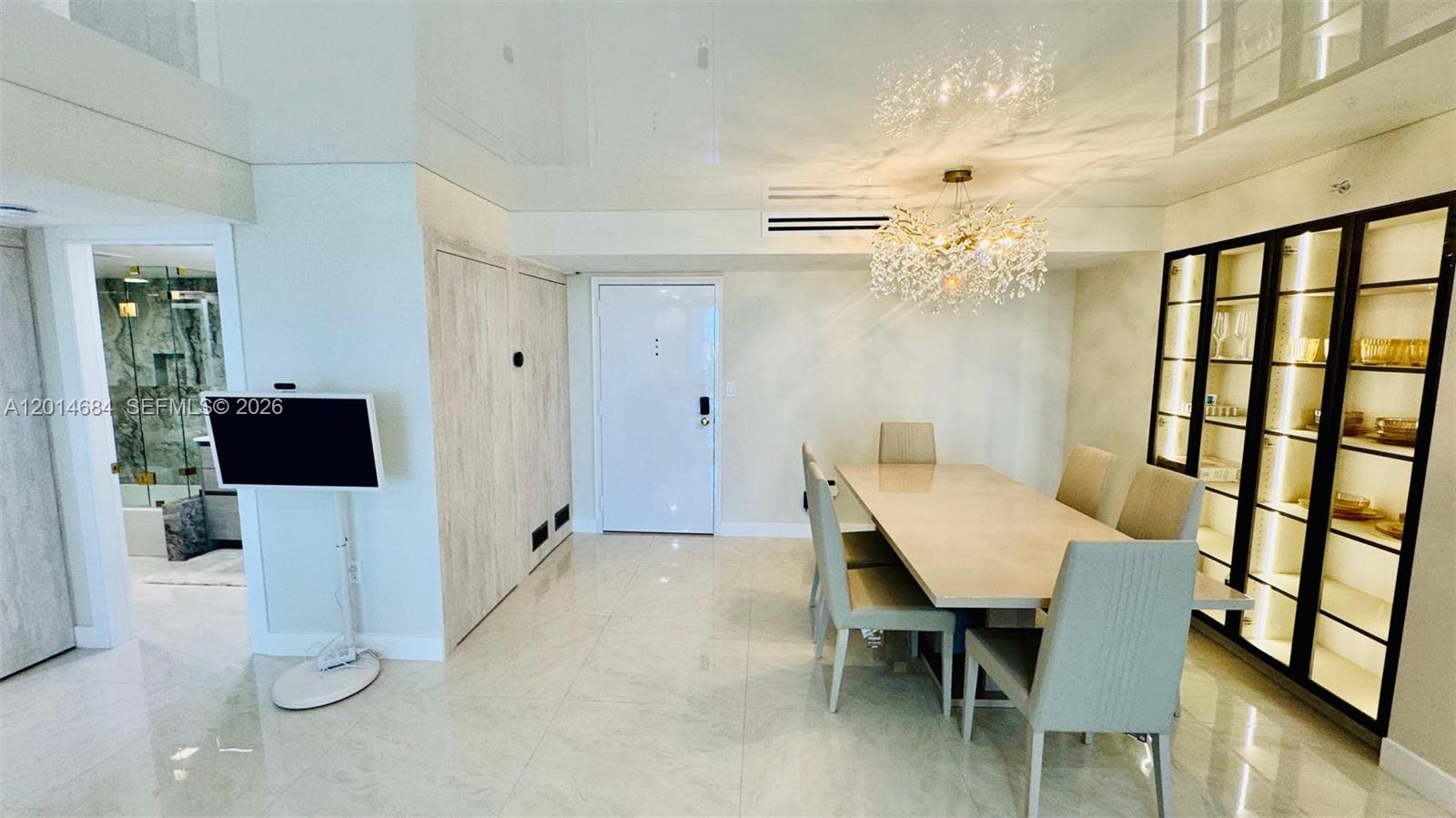 WINSTON TOWERS 600 CONDO - Residential