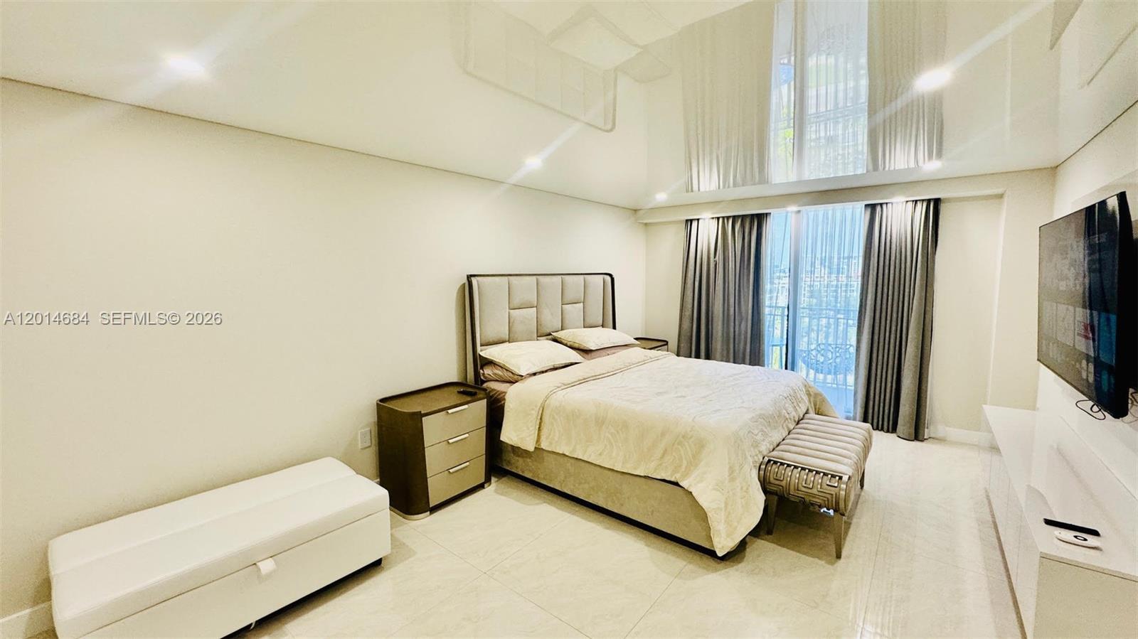 WINSTON TOWERS 600 CONDO - Residential
