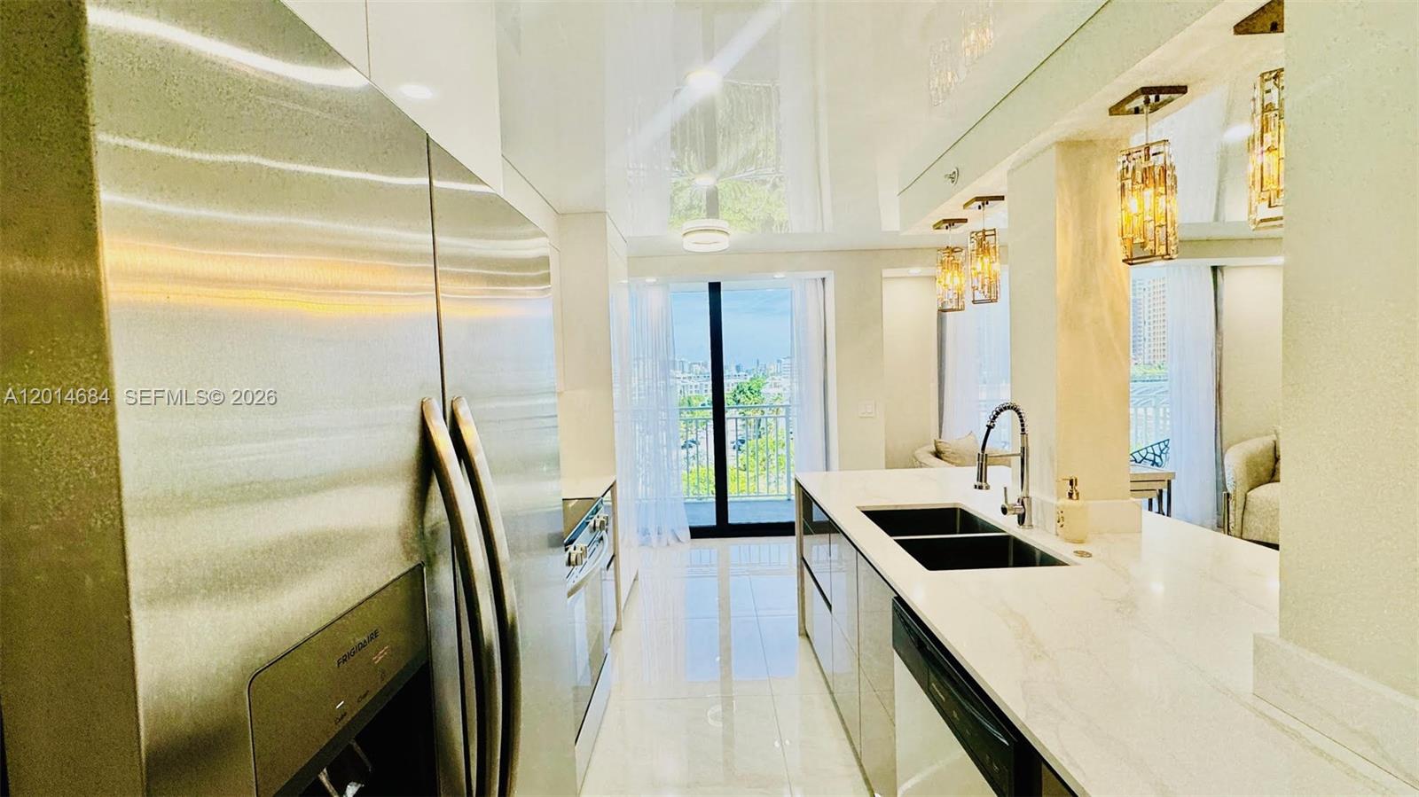 WINSTON TOWERS 600 CONDO - Residential