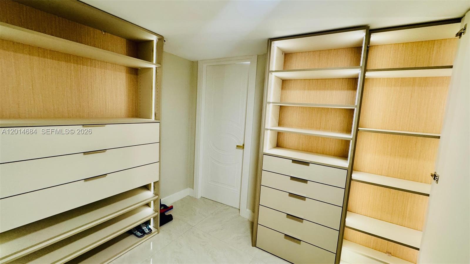 WINSTON TOWERS 600 CONDO - Residential