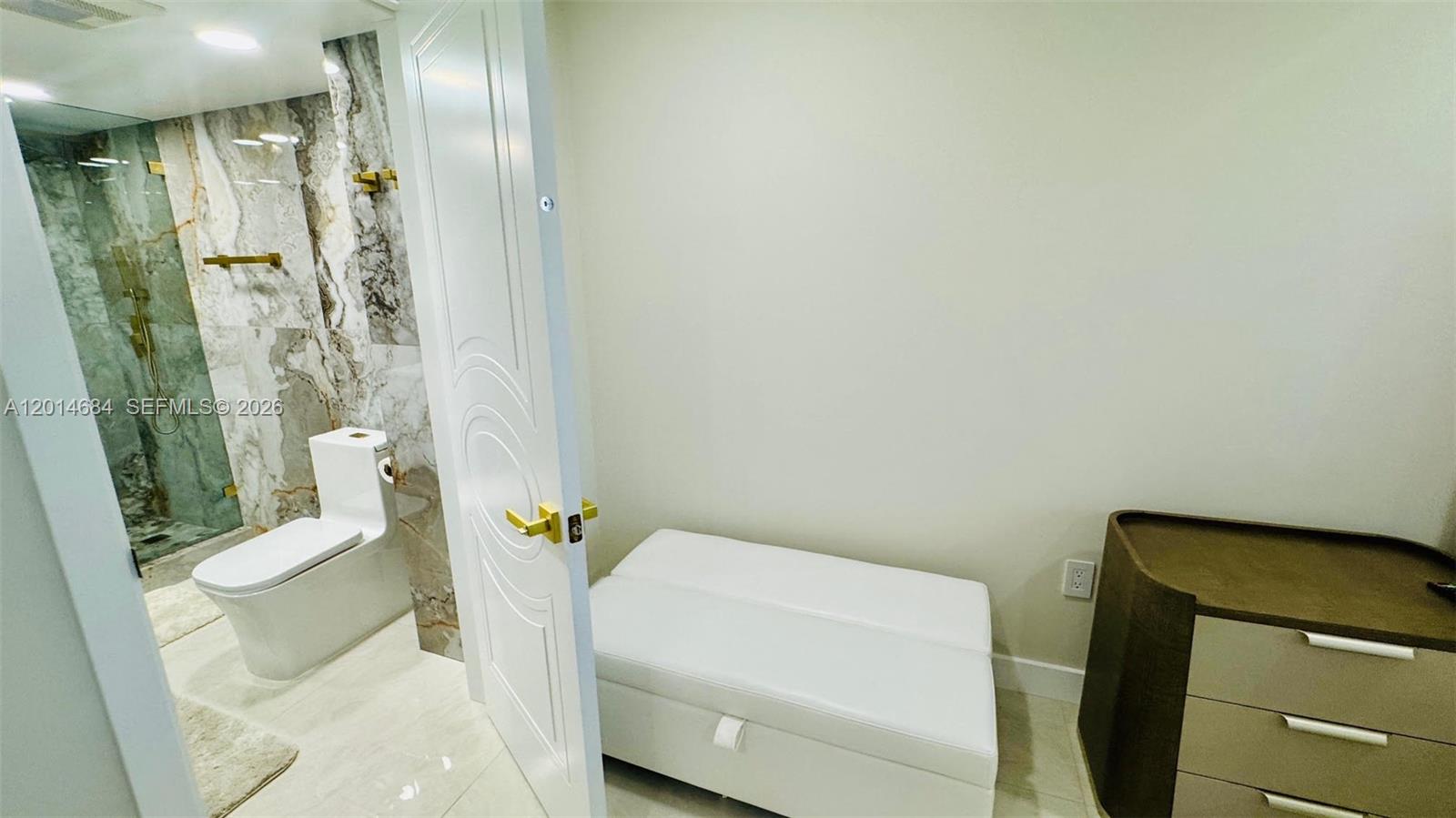 WINSTON TOWERS 600 CONDO - Residential