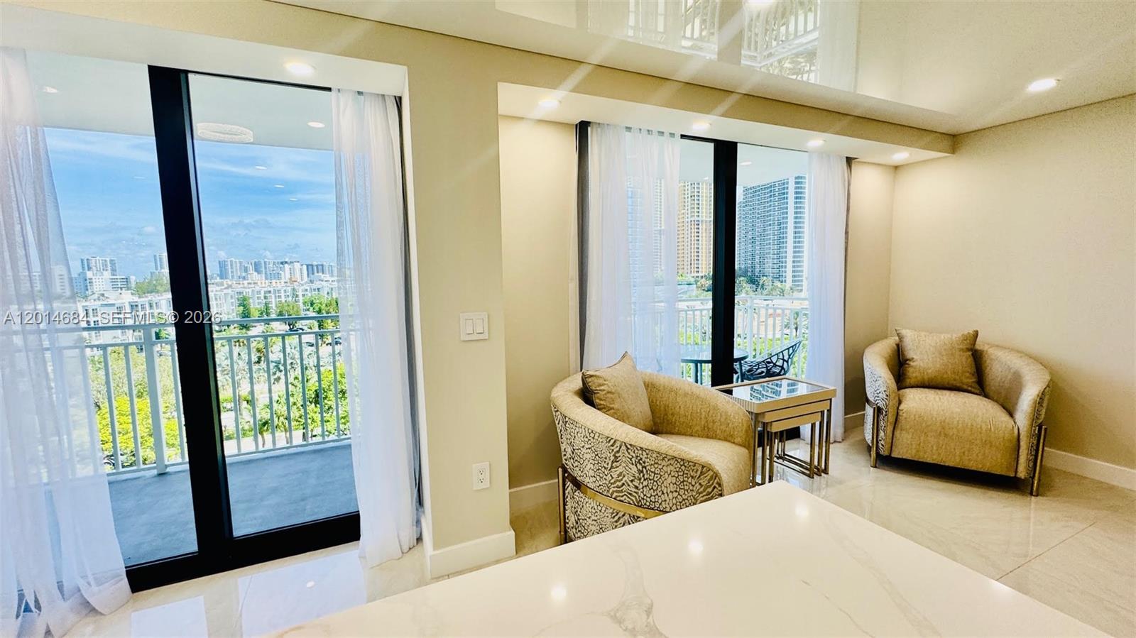 WINSTON TOWERS 600 CONDO - Residential