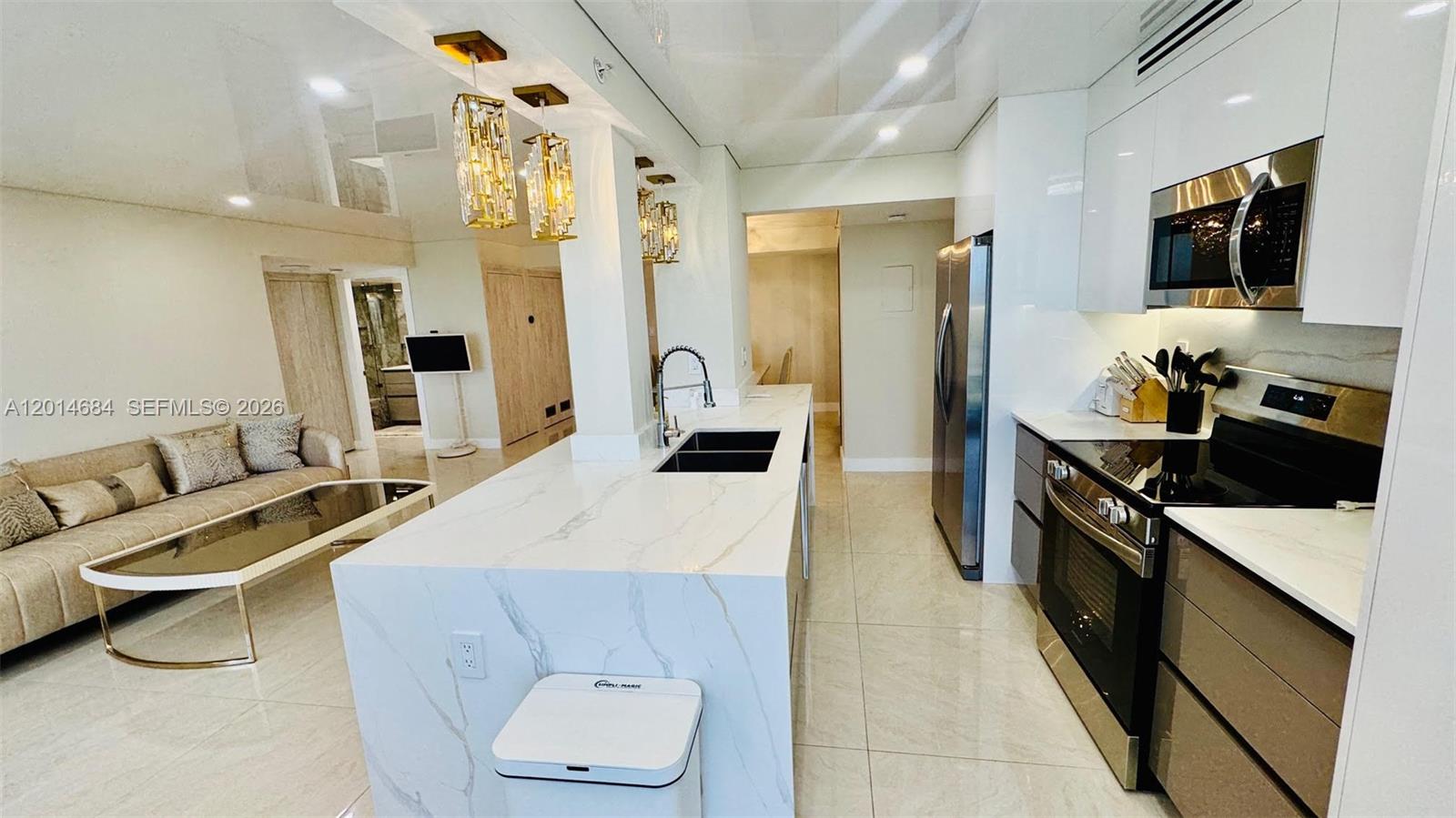 WINSTON TOWERS 600 CONDO - Residential