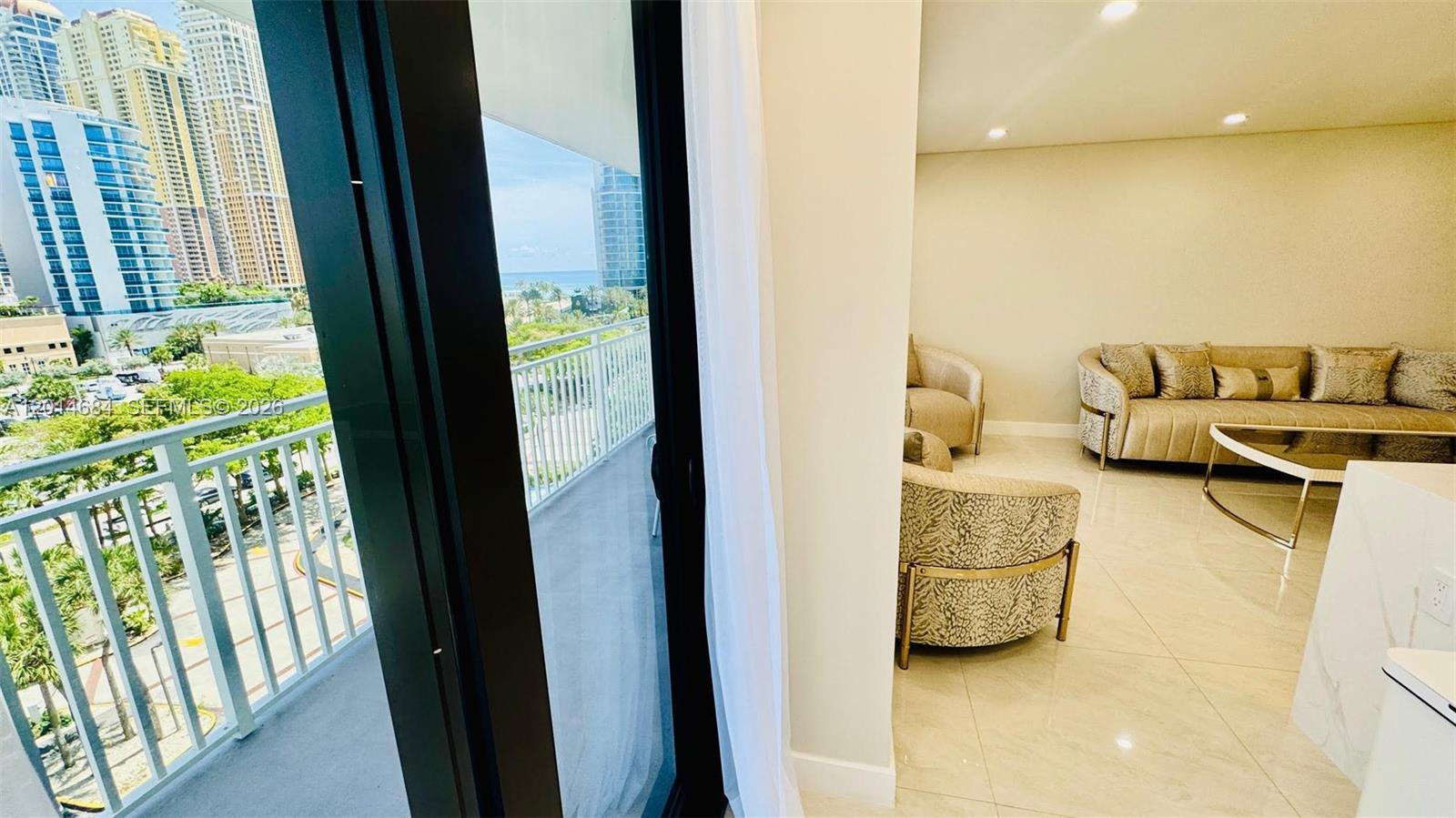 WINSTON TOWERS 600 CONDO - Residential