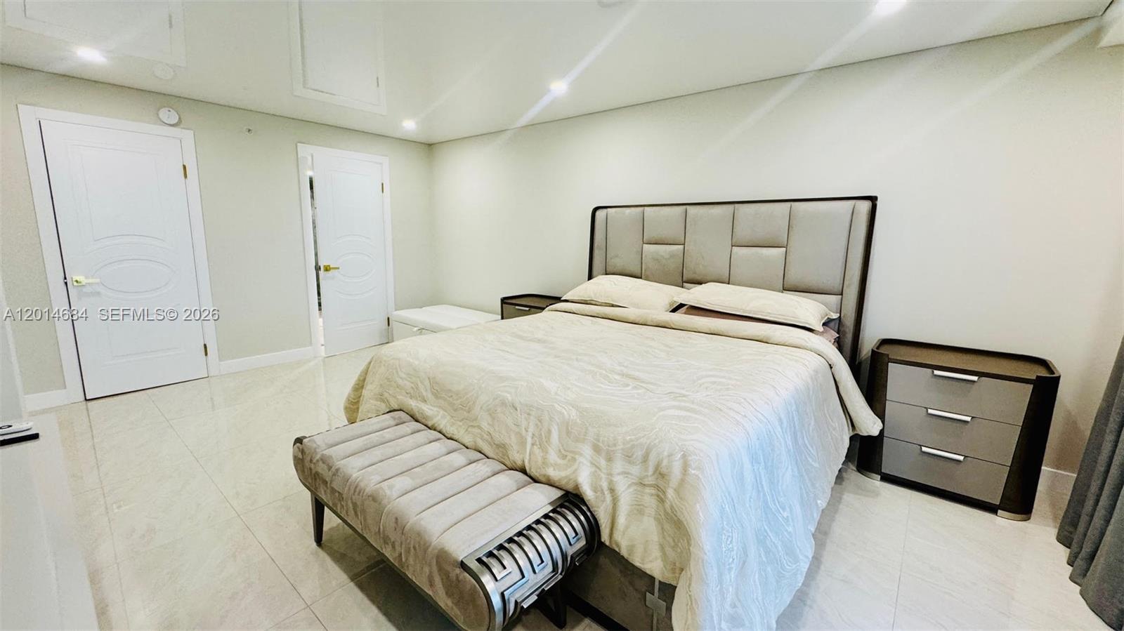 WINSTON TOWERS 600 CONDO - Residential
