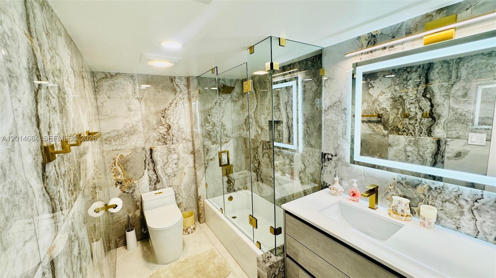 WINSTON TOWERS 600 CONDO - Residential