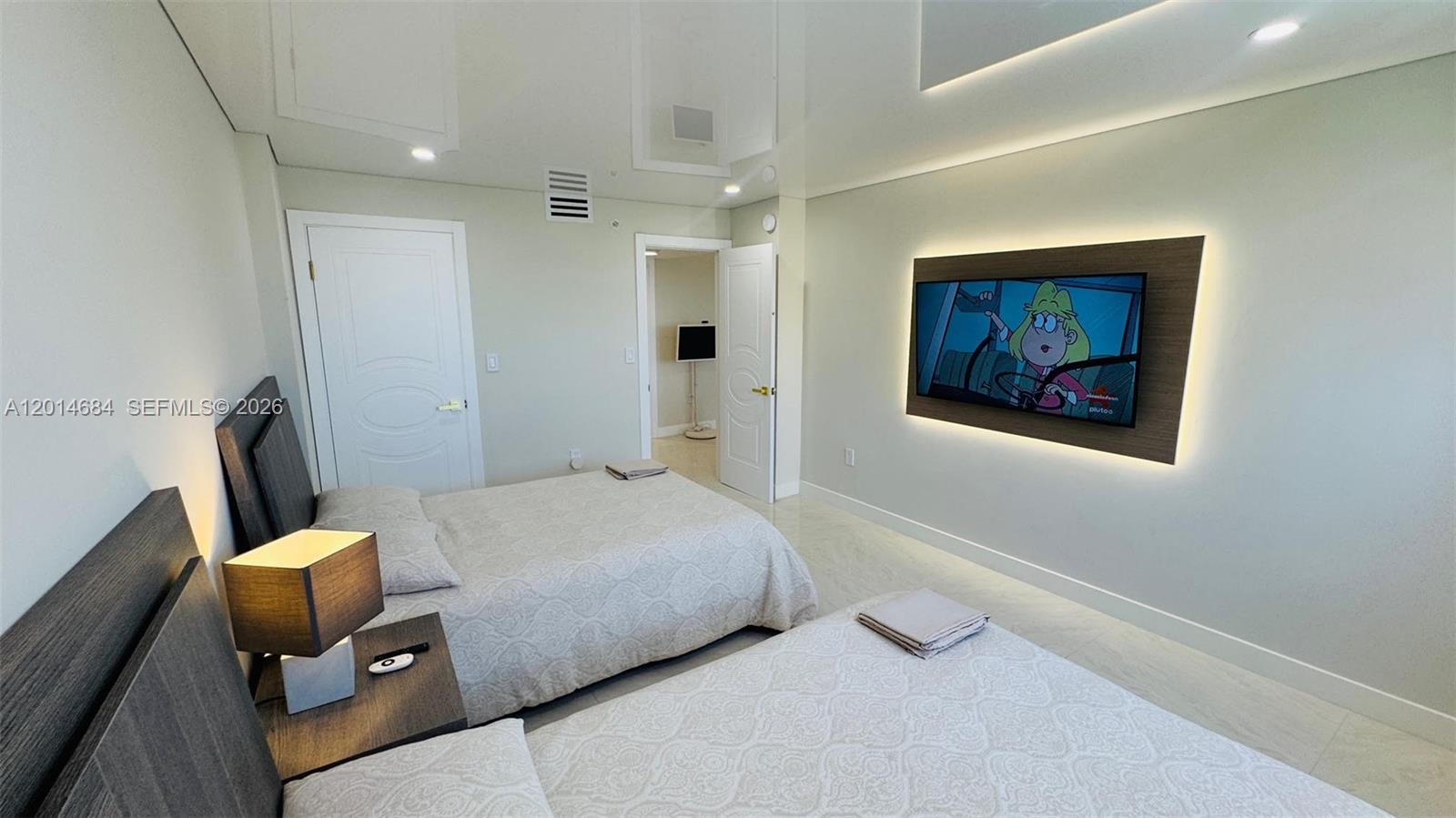 WINSTON TOWERS 600 CONDO - Residential