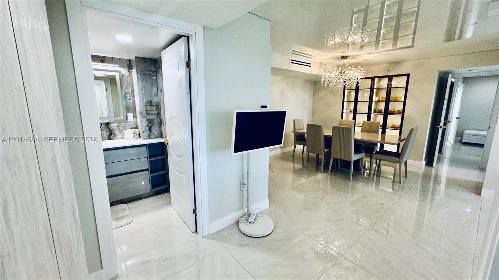 WINSTON TOWERS 600 CONDO - Residential