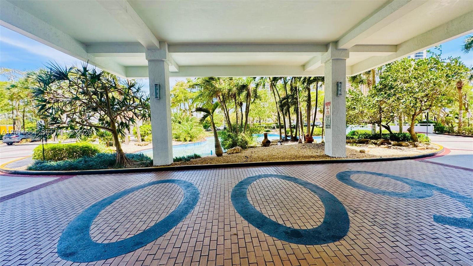 WINSTON TOWERS 600 CONDO - Residential
