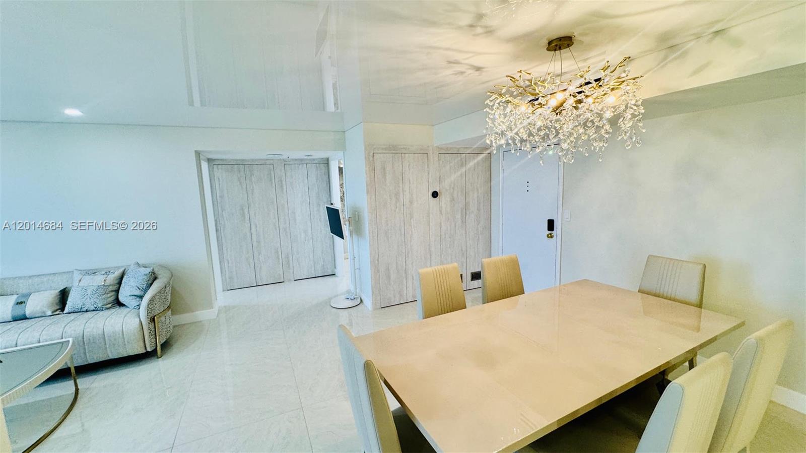 WINSTON TOWERS 600 CONDO - Residential