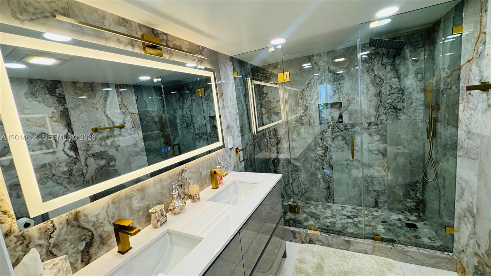 WINSTON TOWERS 600 CONDO - Residential