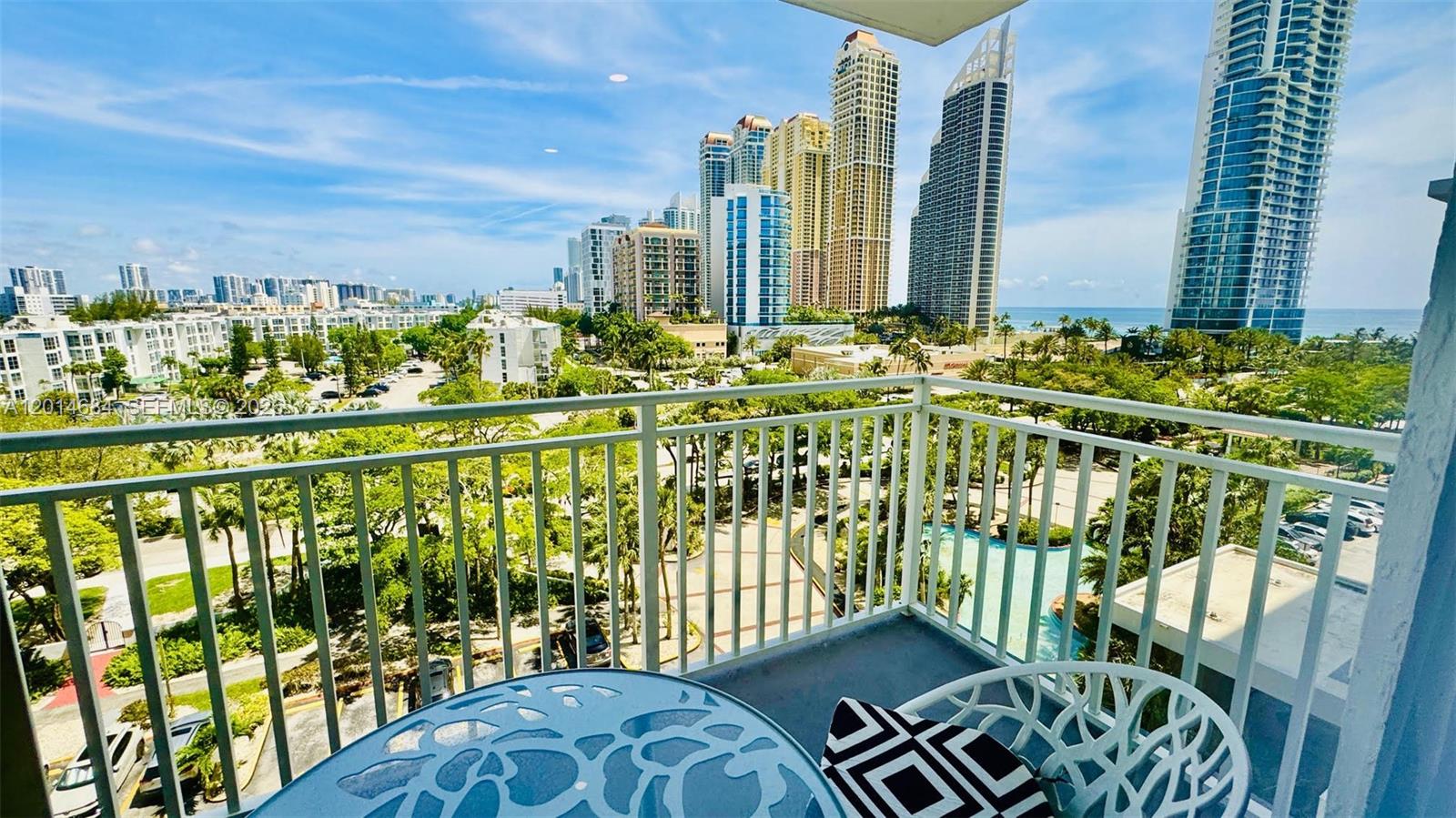 WINSTON TOWERS 600 CONDO - Residential