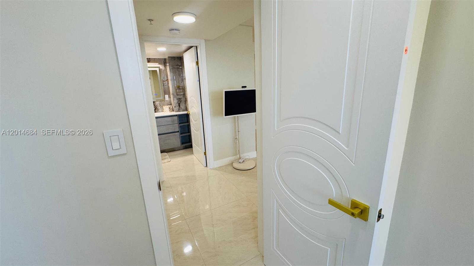 WINSTON TOWERS 600 CONDO - Residential