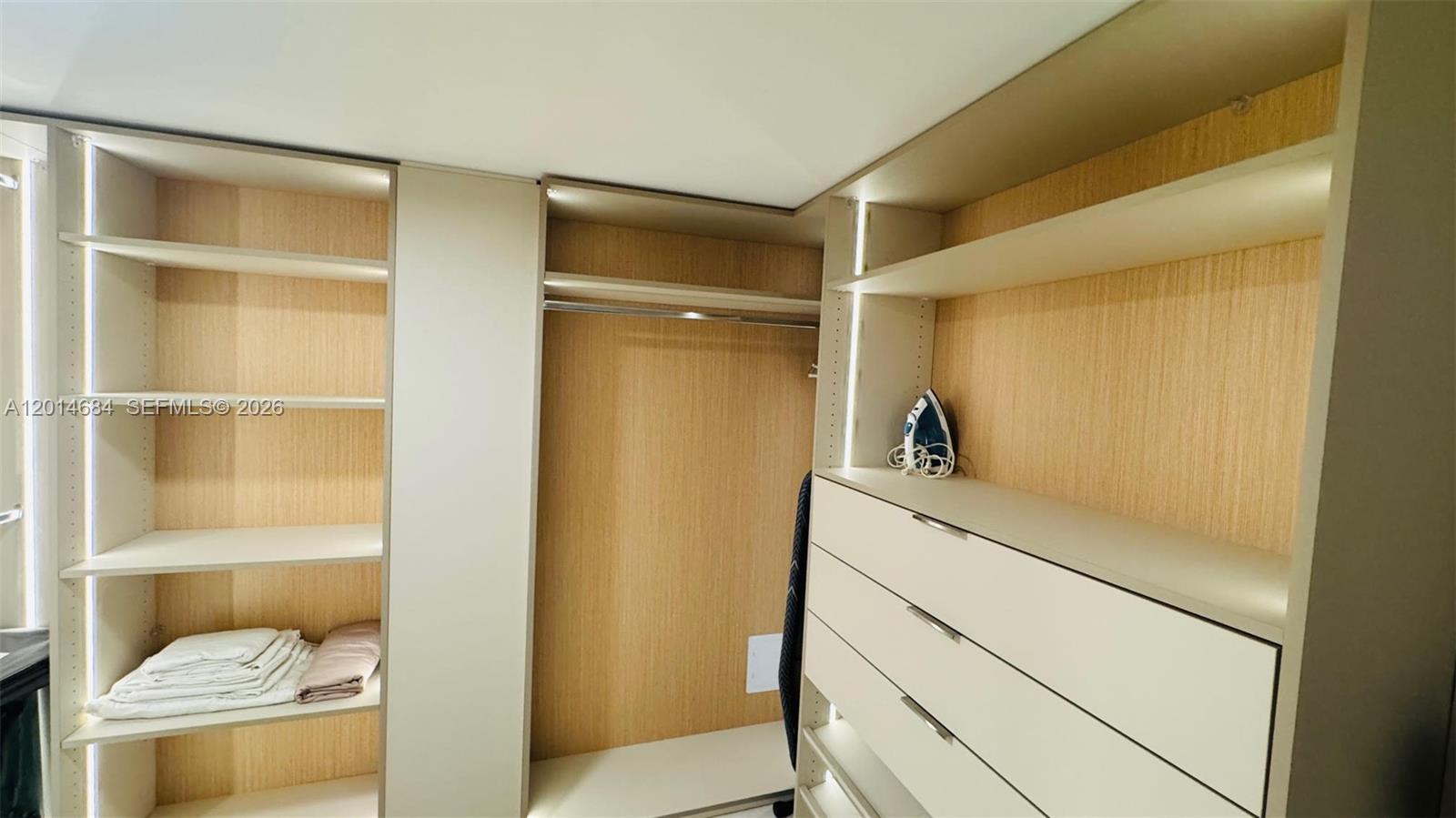 WINSTON TOWERS 600 CONDO - Residential