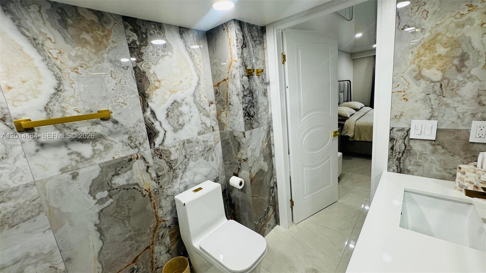 WINSTON TOWERS 600 CONDO - Residential