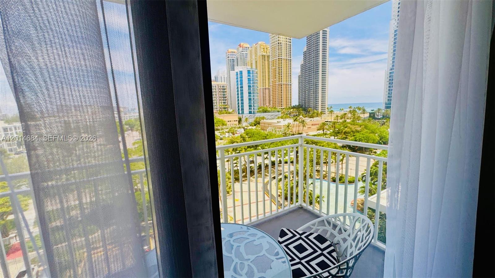 WINSTON TOWERS 600 CONDO - Residential