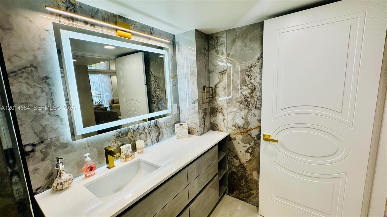 WINSTON TOWERS 600 CONDO - Residential
