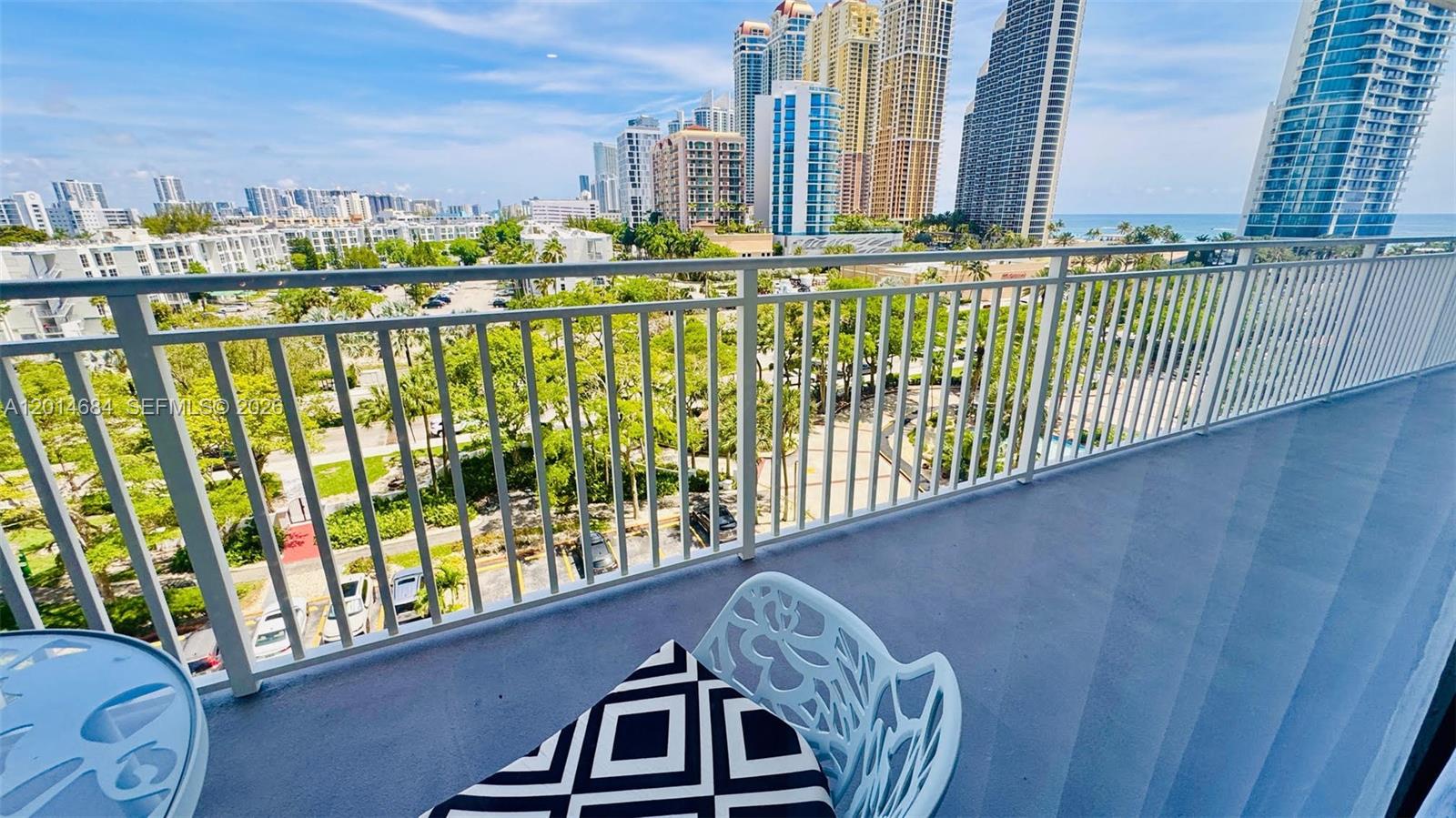 WINSTON TOWERS 600 CONDO - Residential