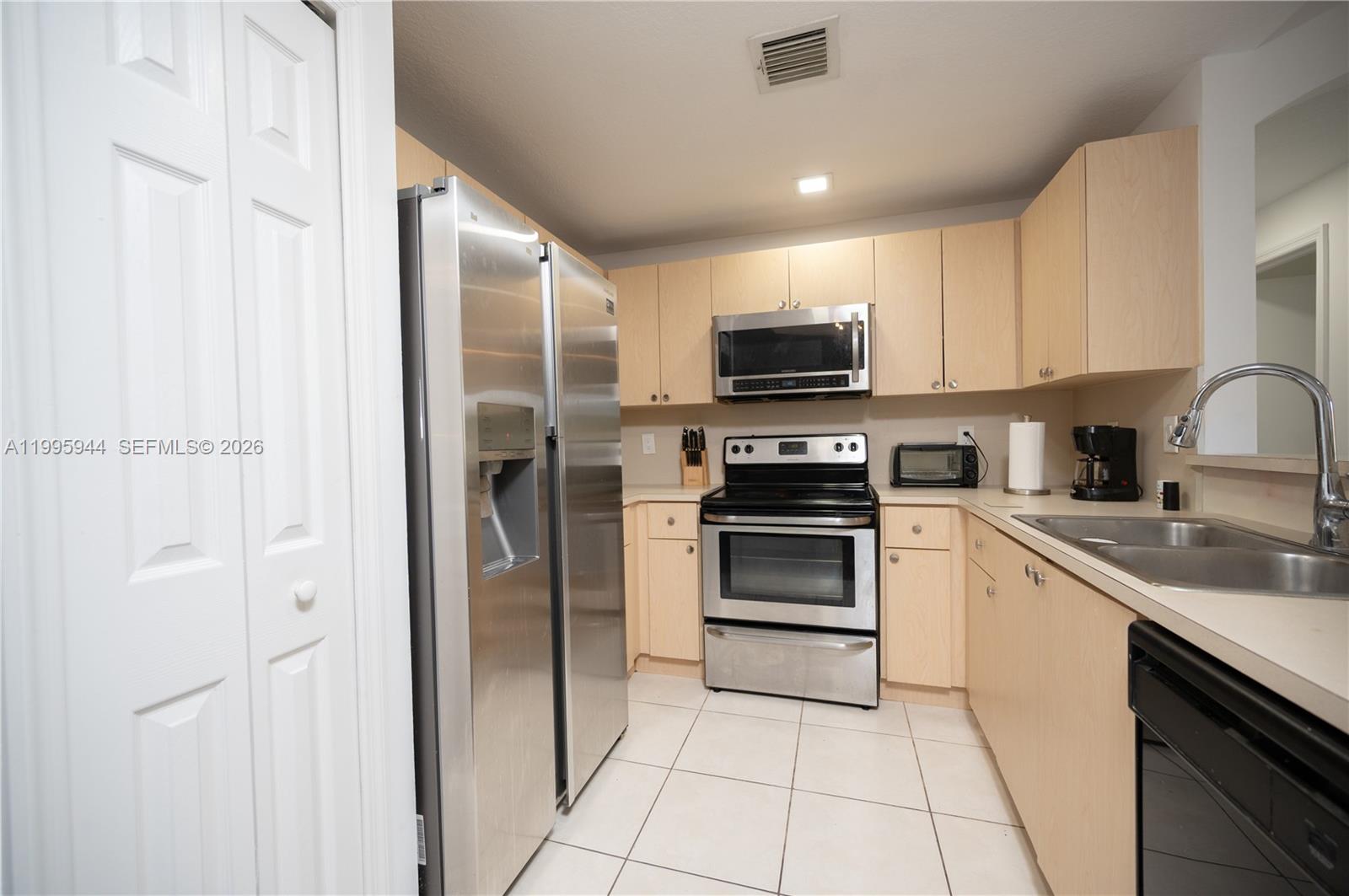 THE COURTS AT DORAL ISLES - Residential