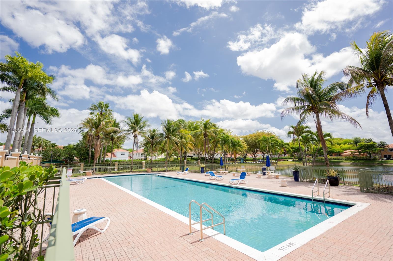 THE COURTS AT DORAL ISLES - Residential