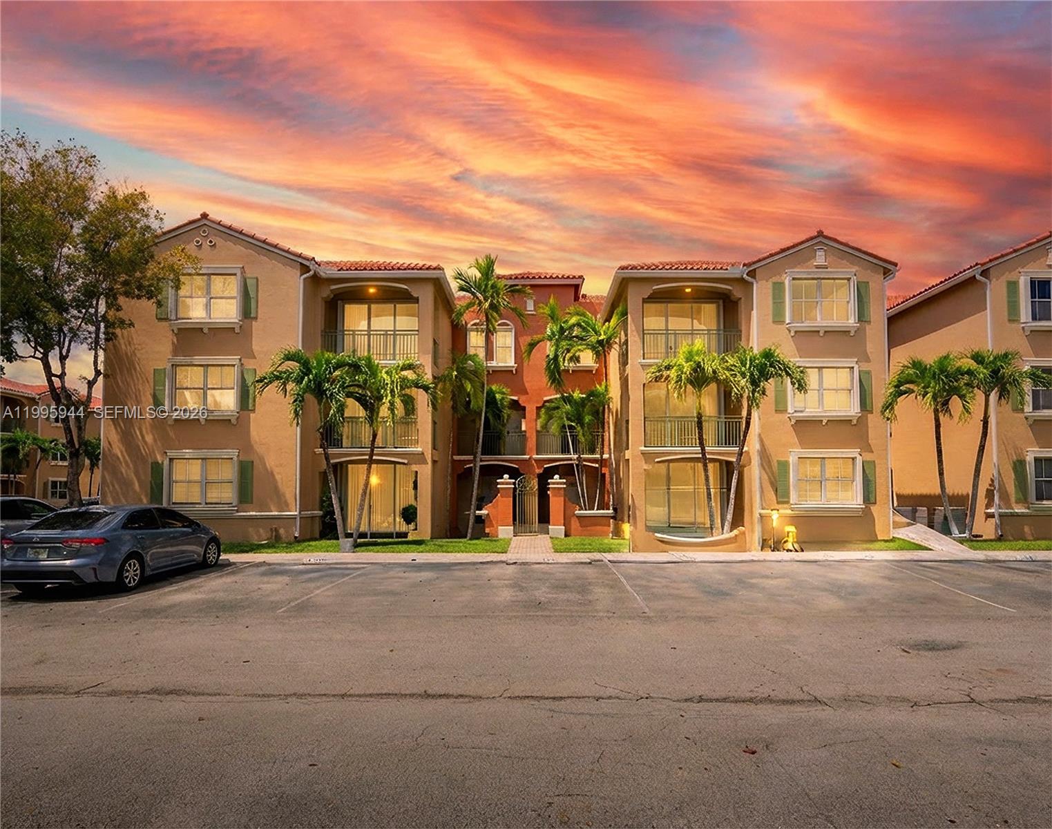 THE COURTS AT DORAL ISLES - Residential