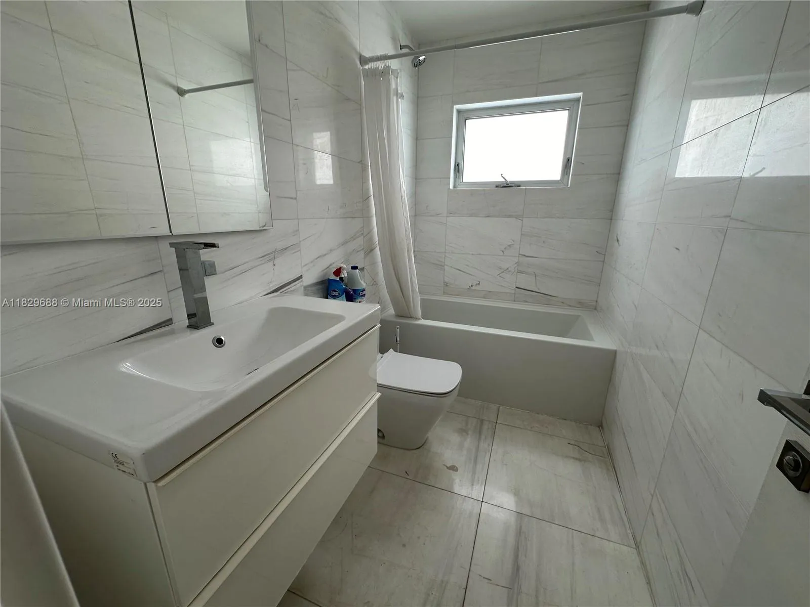 Miami, Florida 33129, United States, 3 Bedrooms Bedrooms, ,2 BathroomsBathrooms,Residential,Active,160702