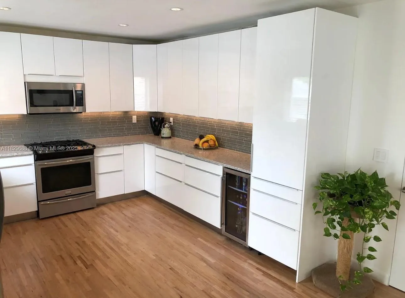 Miami, Florida 33129, United States, 3 Bedrooms Bedrooms, ,2 BathroomsBathrooms,Residential,Active,160702