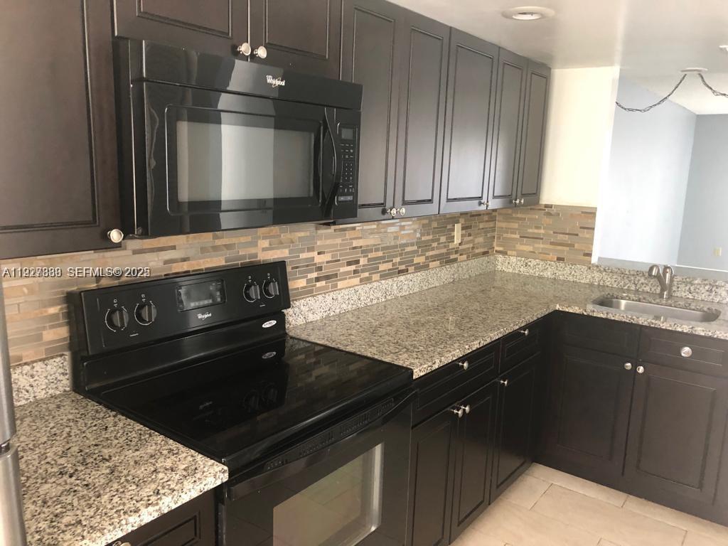 DEL RIO VILLAGE - Residential Lease