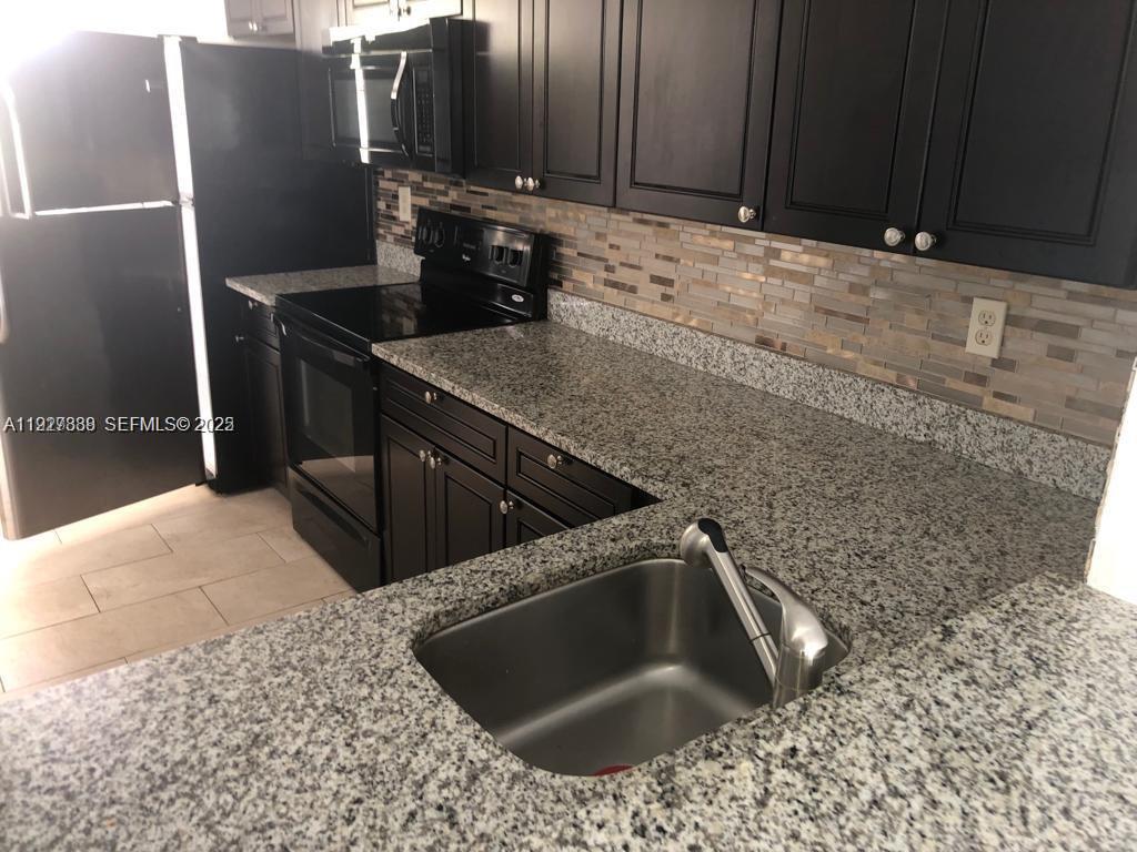 DEL RIO VILLAGE - Residential Lease