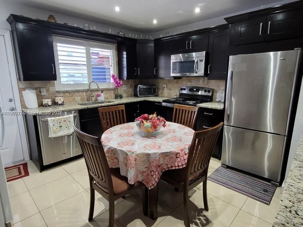 Photo of 411 S Crescent Dr #105, Hollywood, FL 33021 (MLS # A11993780)