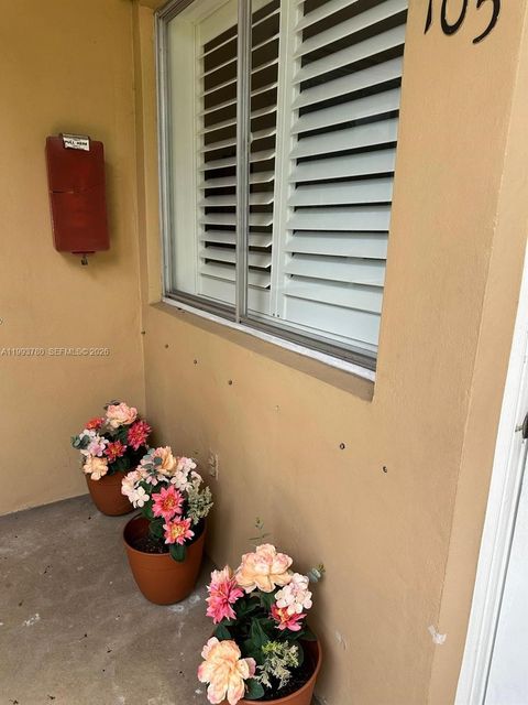 411 S Crescent Dr 105 Hollywood FL 33021