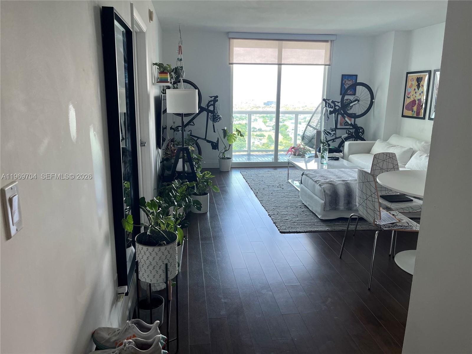 1800 CLUB CONDO - Residential Lease