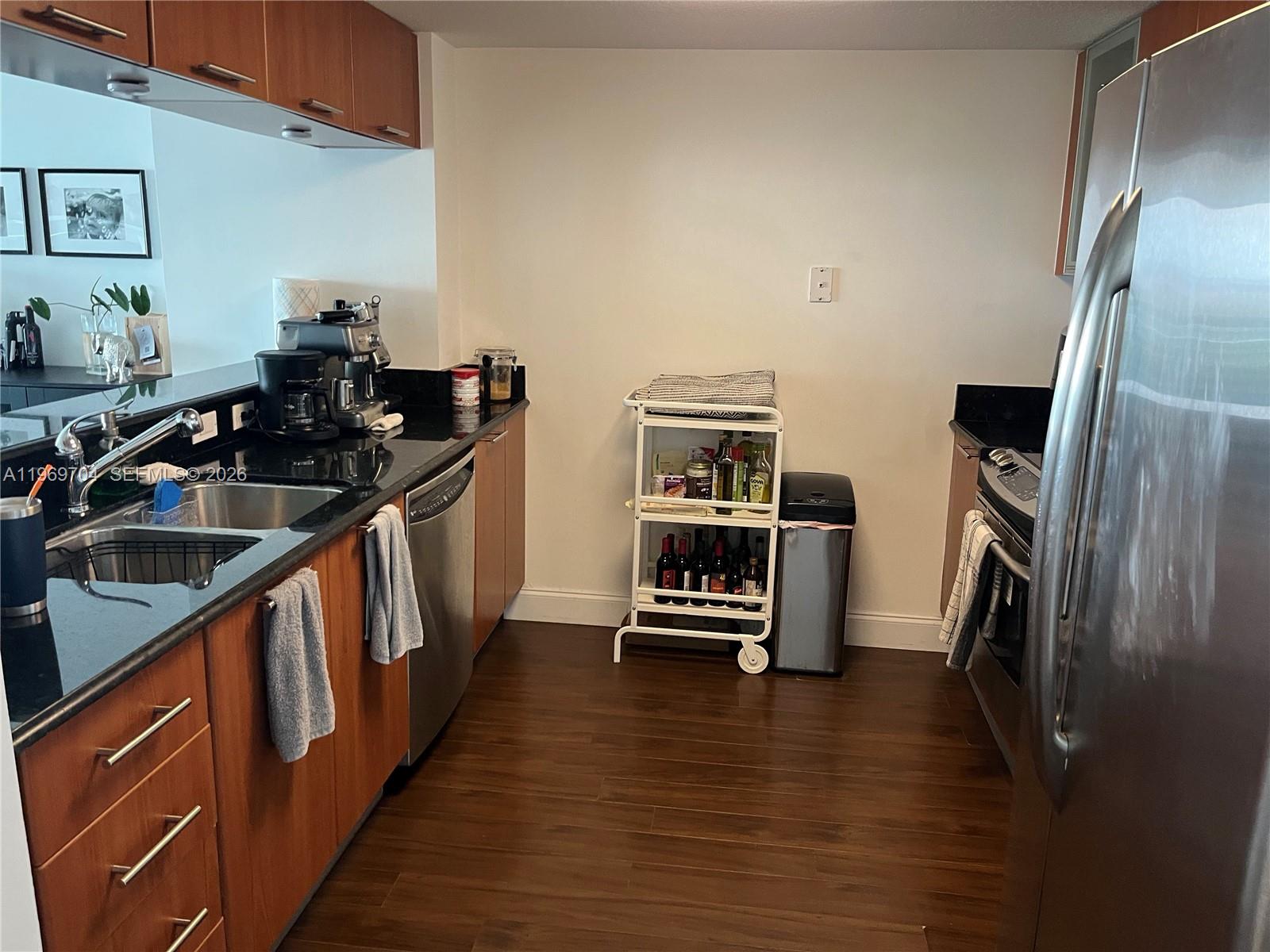 1800 CLUB CONDO - Residential Lease