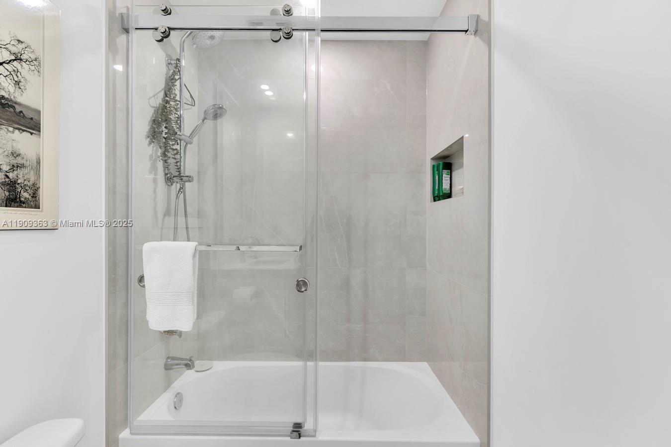 THE ATRIUM AT AVENTURA - Residential