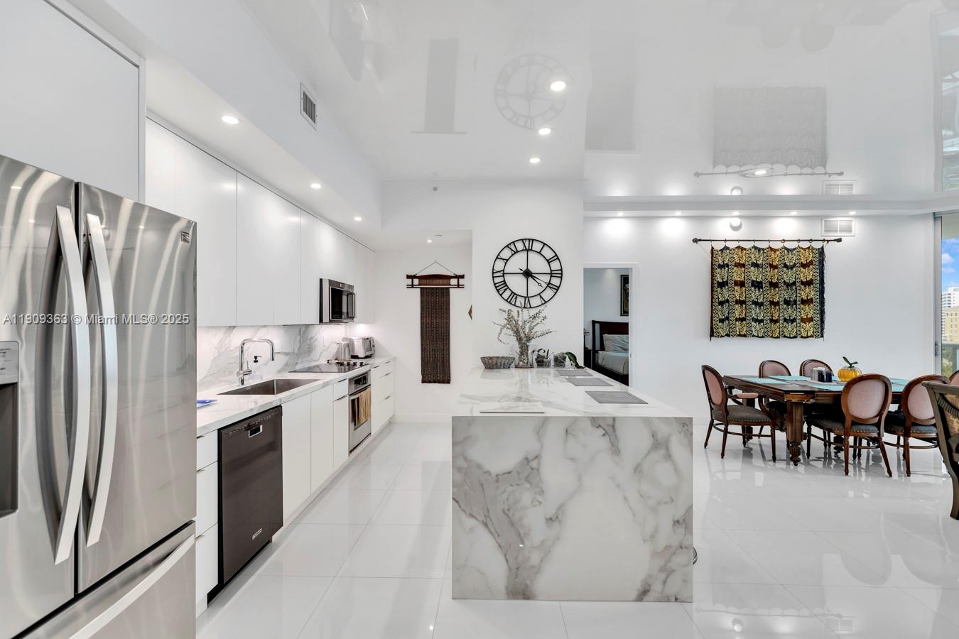 THE ATRIUM AT AVENTURA - Residential