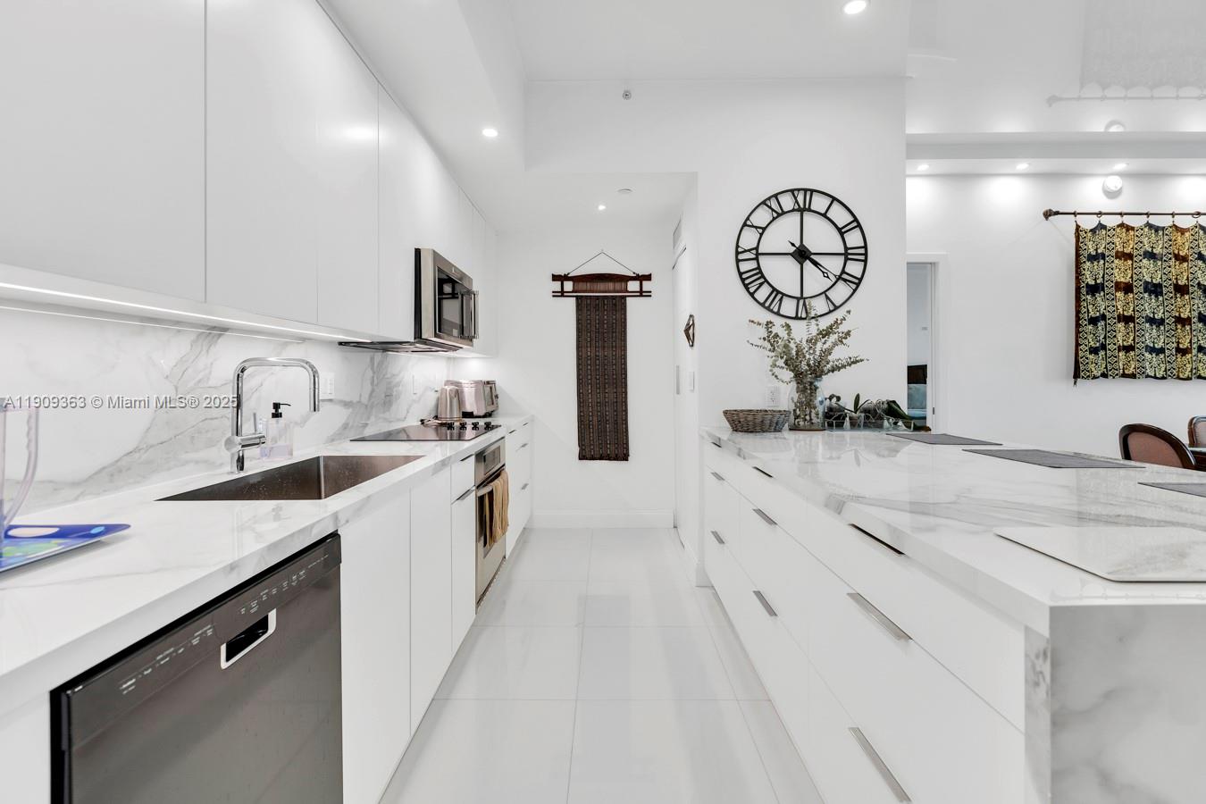 THE ATRIUM AT AVENTURA - Residential