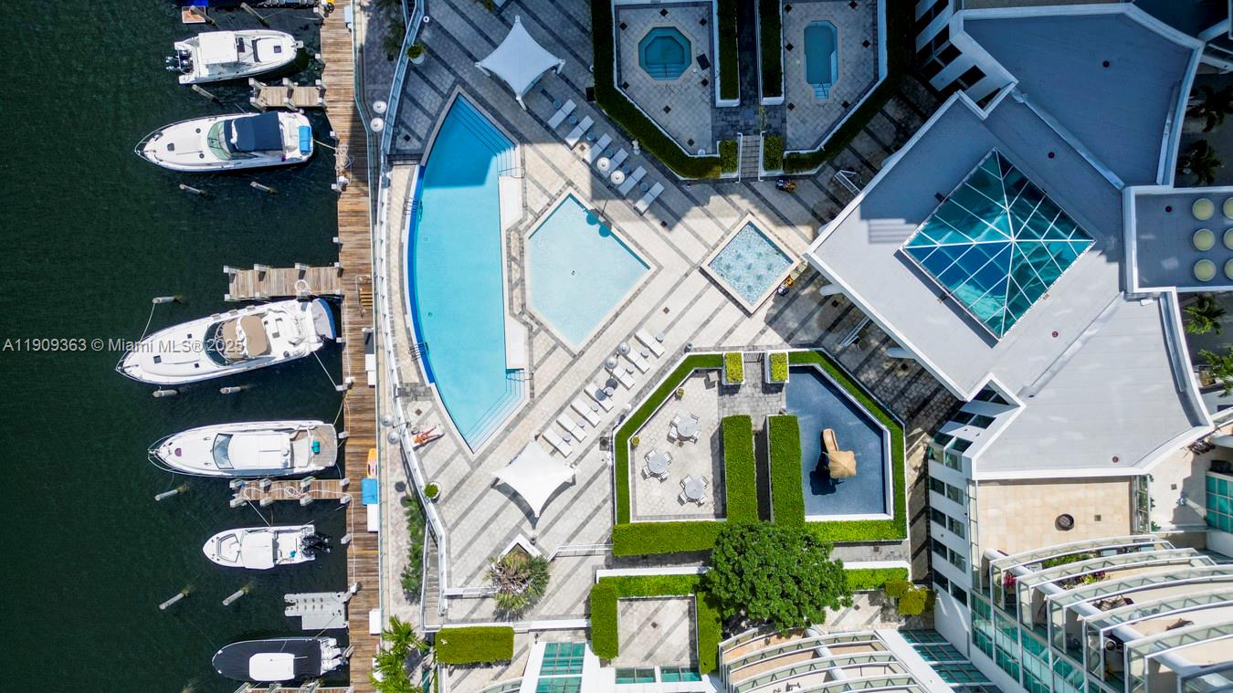 THE ATRIUM AT AVENTURA - Residential