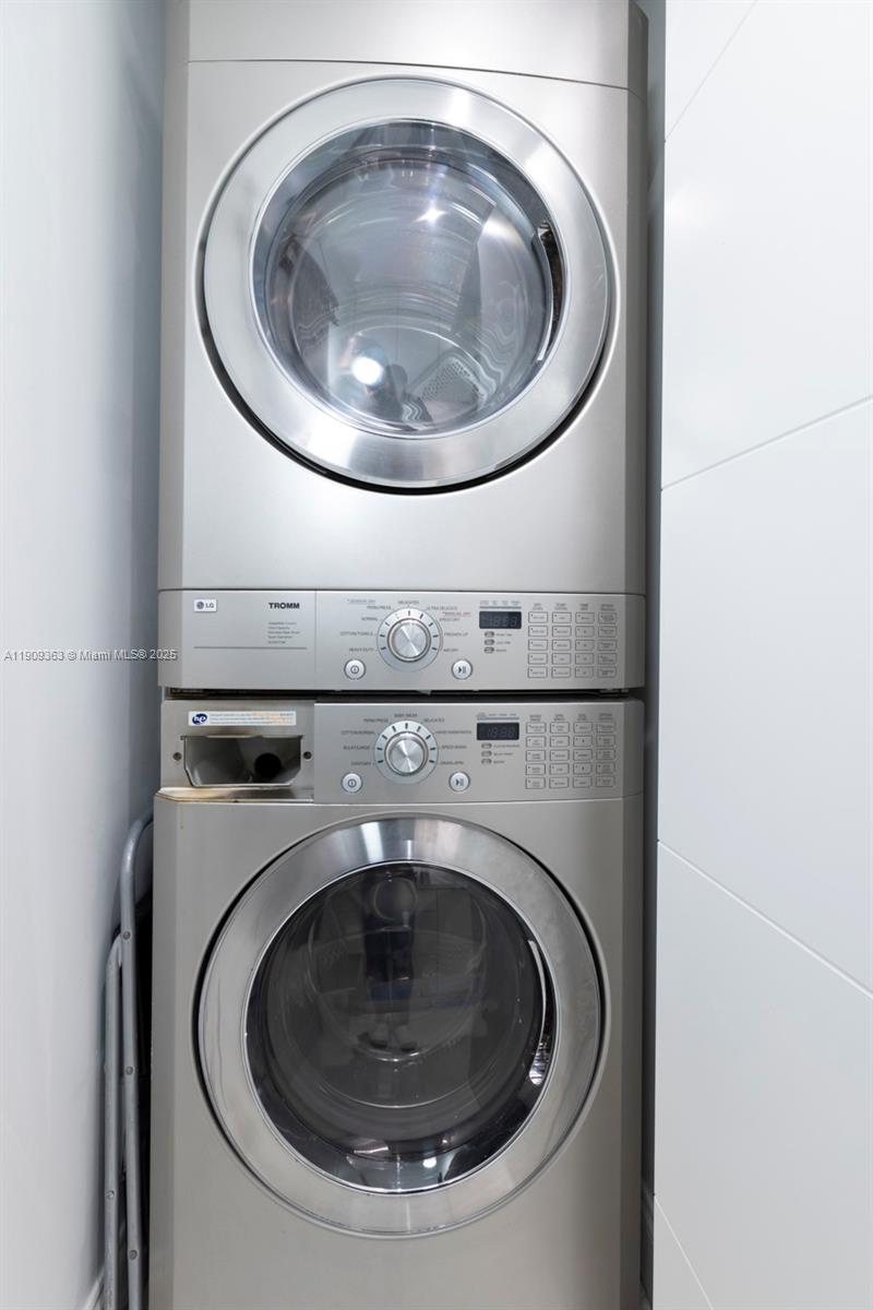 THE ATRIUM AT AVENTURA - Residential