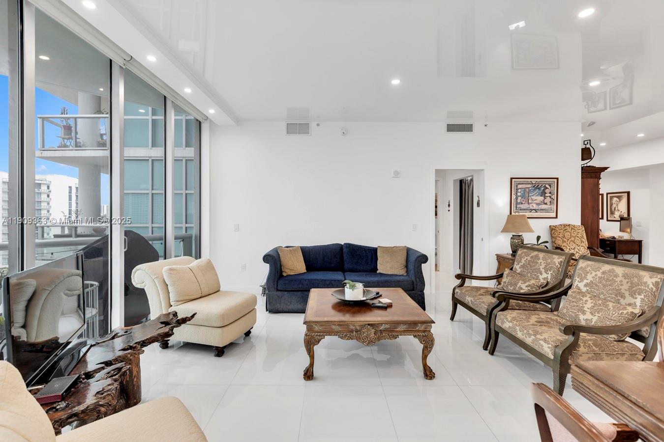 THE ATRIUM AT AVENTURA - Residential