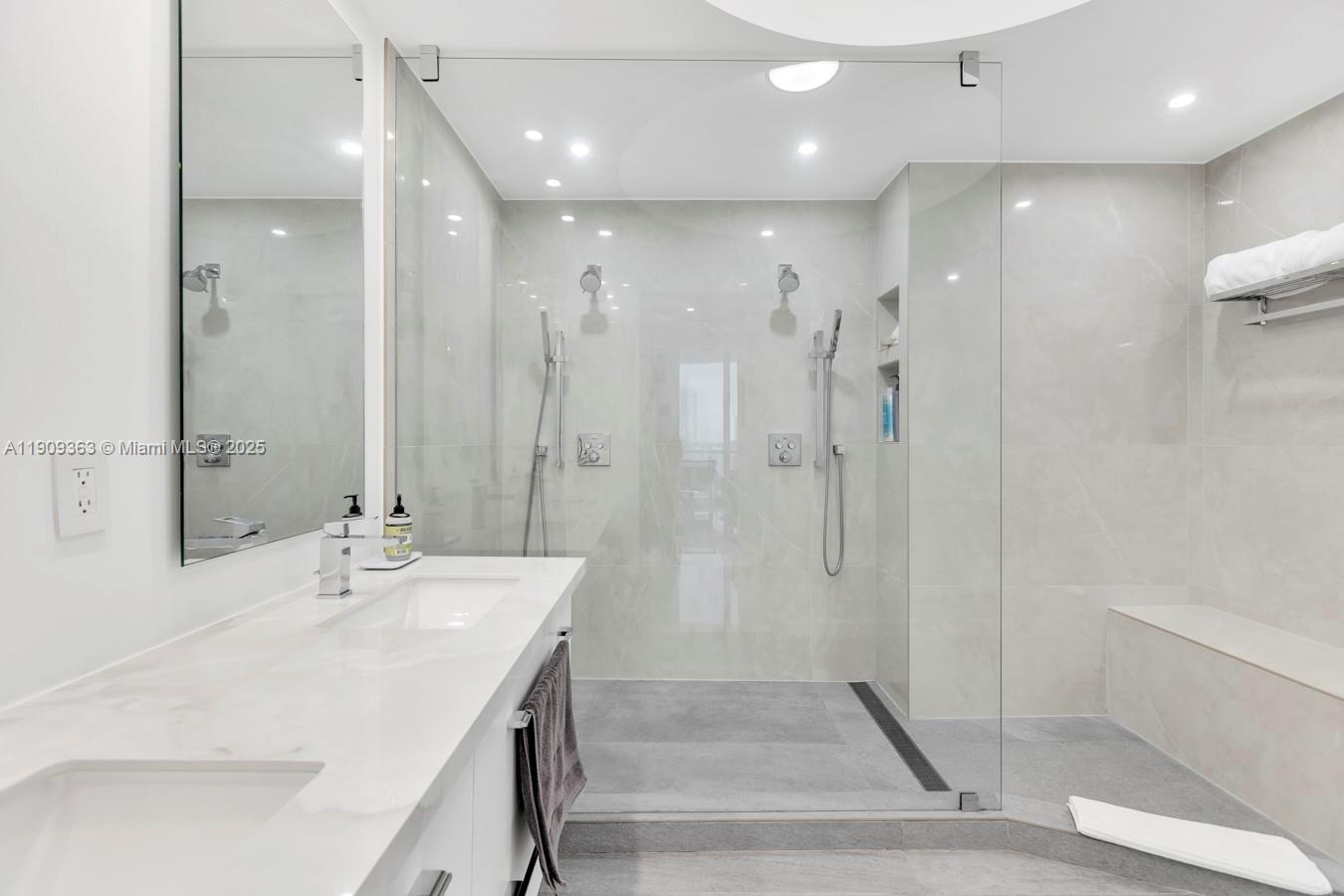 THE ATRIUM AT AVENTURA - Residential