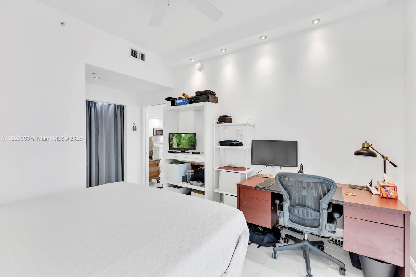 THE ATRIUM AT AVENTURA - Residential