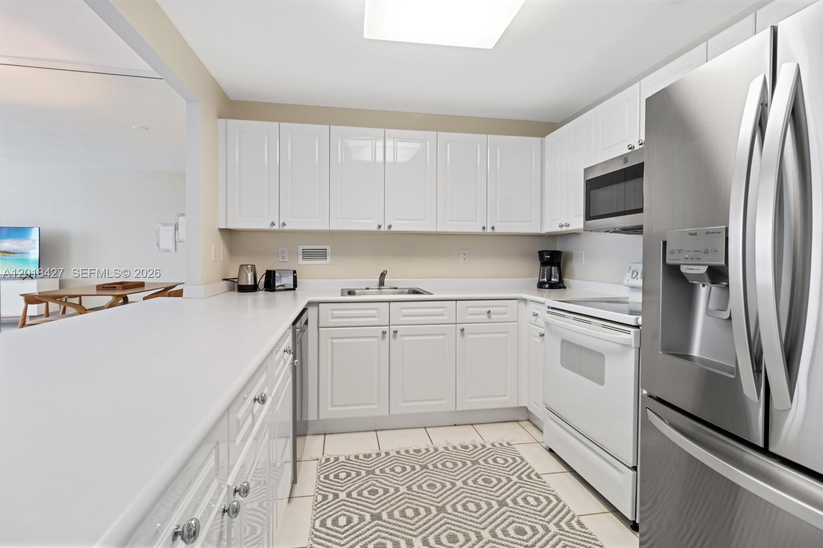 2301 Collins Ave 404