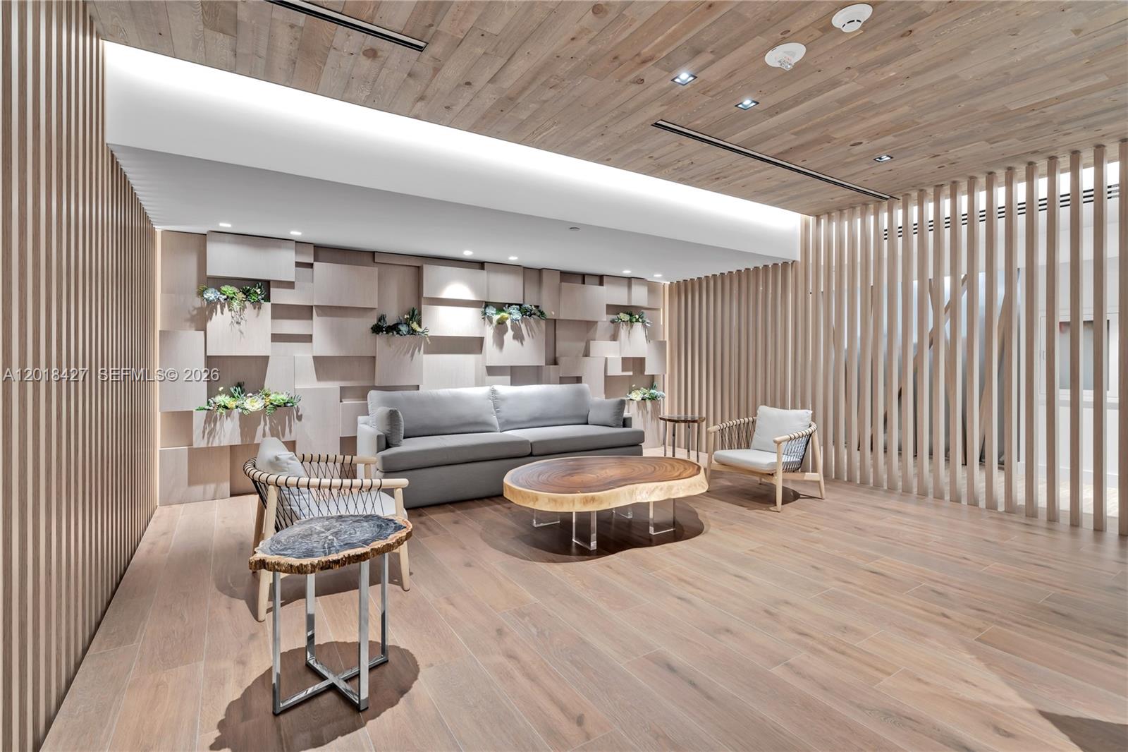 RONEY PALACE CONDO - Residential