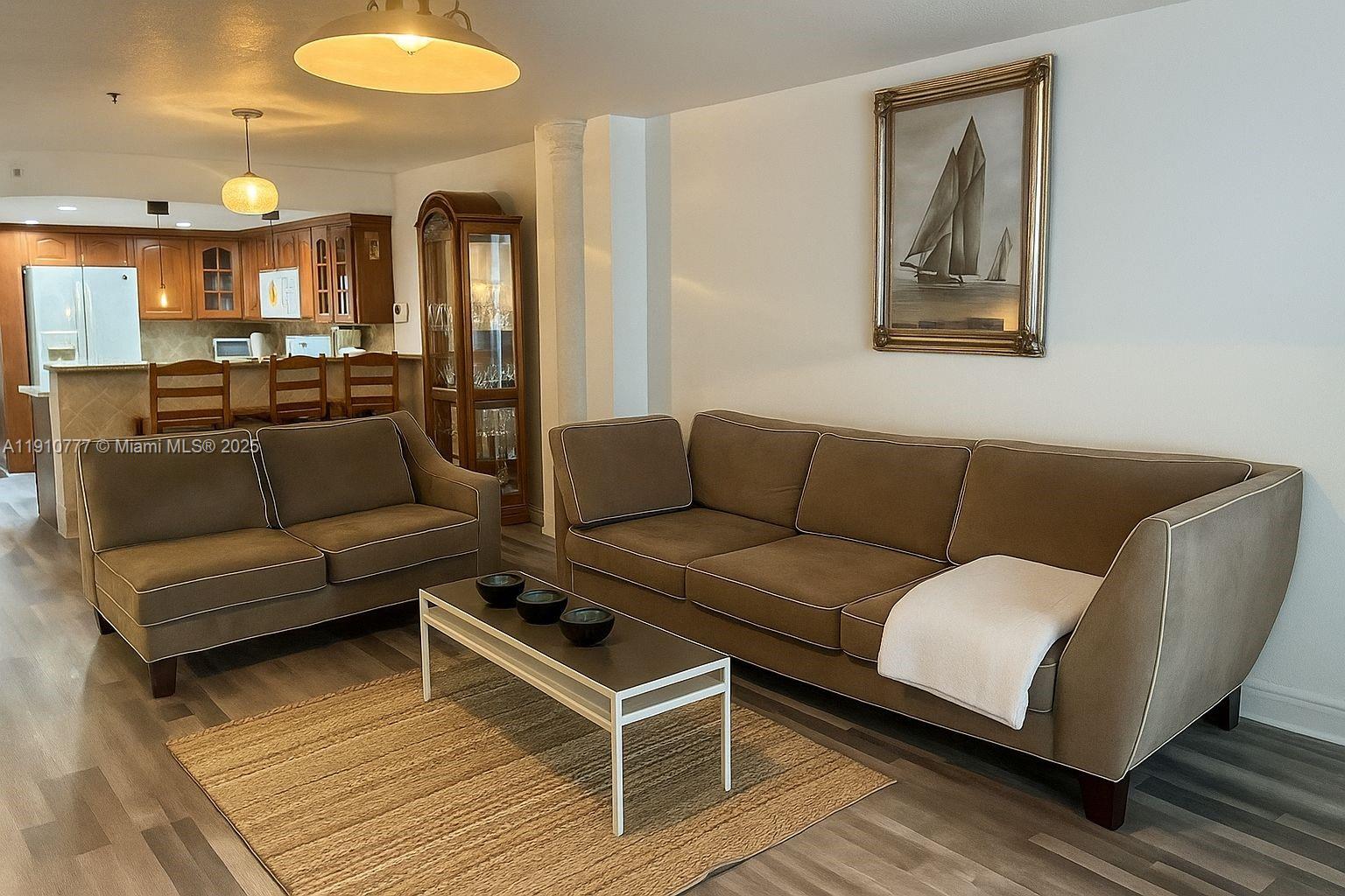 6345 Collins Ave TH-2